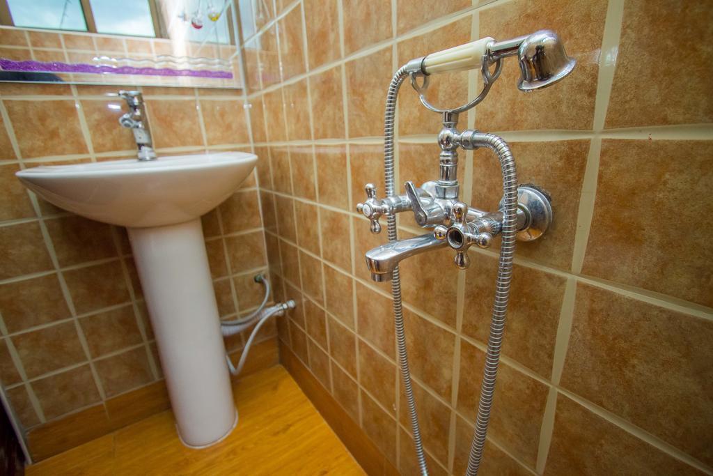 Sal'S Boutique Hotel Кампала Экстерьер фото